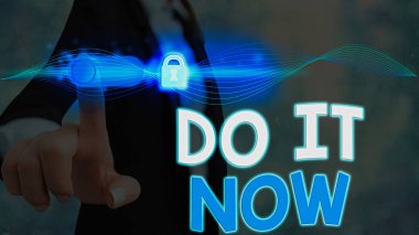 El yazısı metin Şimdi Yap. Kavram anlamı tereddüt etmeyin ve hemen çalışmaya veya şeyler yapmaya başlayın.