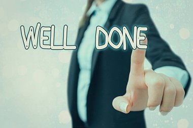 Bravo 'yu gösteren bir not yazıyorum. İş fotoğrafı sergisi bir kişiyi veya grubu övmek için iyi bir yol denemiştir..