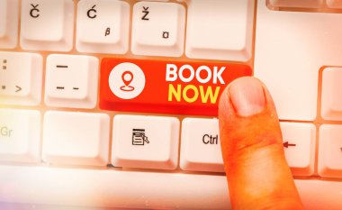 Kitap Şimdi gösteren kavramsal el yazısı. Zaten satın almış çünkü yer olması garanti İş fotoğraf vitrin.