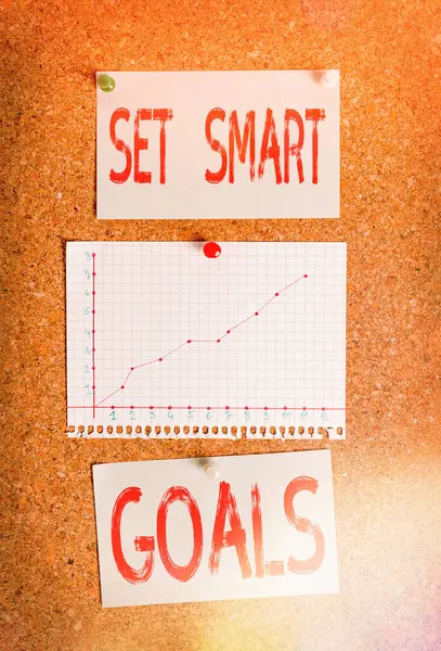 Text sign showing Set Smart Goals. Conceptual photo list to clarify your ideas focus efforts use time wisely Corkboard color size paper pin thumbtack tack sheet billboard notice board. — Stock Photo, Image