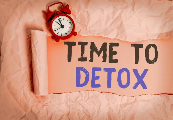 Слово, що пише текст Time to Detox. Бізнес-концепція, коли ви очищаєте своє тіло від токсинів або припиняєте споживати наркотики . — стокове фото