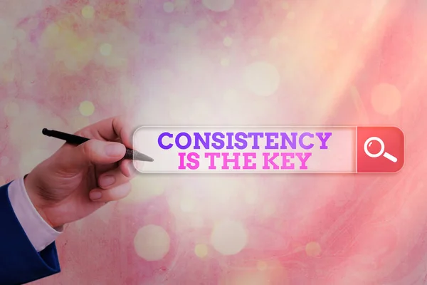 La escritura manual conceptual que muestra que la consistencia es la clave. Foto de negocios mostrando rompiendo malos hábitos y formando buenos hábitos . — Foto de Stock