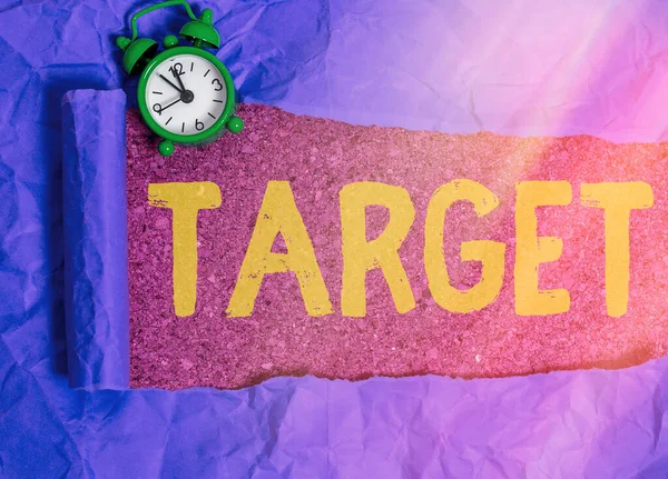Εγγραφή σημειώματος που δείχνει Target. Επαγγελματική φωτογραφία που δείχνει ένα μεμονωμένο αντικείμενο ή τόπο επιλεγμένο ως στόχο της επίθεσης Στόχος ζωής. — Φωτογραφία Αρχείου