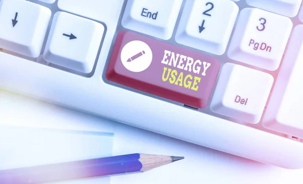 Escritura a mano de texto Uso de energía. Concepto que significa Cantidad de energía consumida o utilizada en un proceso o sistema . —  Fotos de Stock