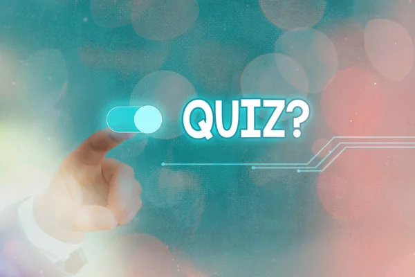 Ecriture conceptuelle montrant Quiz Question. Test de texte photo d'affaires des connaissances en tant que compétition entre individus ou équipes . — Photo