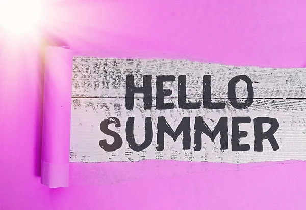 Text s nápisem Hello Summer. Konceptuální foto Přivítání nejteplejší sezóny roku přichází po jaru. — Stock fotografie