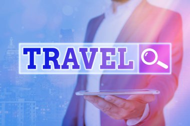 Seyahat işaretini gösteriyor. Kavramsal fotoğraf uzaktaki coğrafi konumlar arasındaki hareketi gösterir.