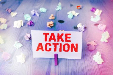 Kelime yazma metni Harekete Geç. Resmi bir şey yapmak için iş kavramı ya da sorunlu bir hedefe ulaşmak için uyumlu.