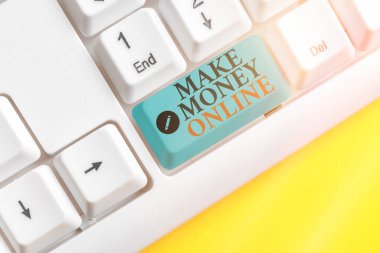 Make Money Online'ı gösteren not yazma. Freelancing veya pazarlama gibi internet kullanarak kar yapma İş fotoğraf vitrin.