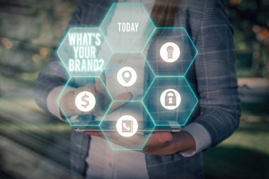 Marka Sorunuz Nedir'i gösteren metin işareti. Ürün logosu nun yaptığı veya iletişim kurduğunuz şeyler hakkında soran kavramsal fotoğraf.