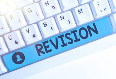 SMS işareti Revision 'ı gösteriyor. Denetleme ya da muhasebe gibi birini gözden geçirme kavramsal fotoğraf eylemi.