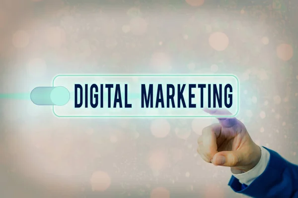 Scrittura concettuale a mano che mostra il Digital Marketing. Prodotti o servizi di vendita di testi fotografici aziendali che utilizzano tecnologie su Internet . — Foto Stock