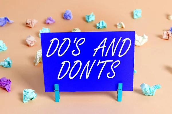 Escritura a mano conceptual mostrando Do S y Don tS. Texto de la foto comercial Reglas o costumbres relativas a alguna actividad o acciones . — Foto de Stock