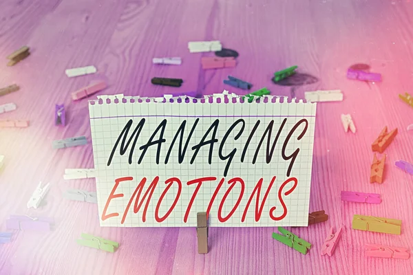 Pisanie pisma ręcznego zarządzanie emocjami. Pojęcie znaczenie umiejętność być otwarte na uczucia i modulować je w siebie. — Zdjęcie stockowe