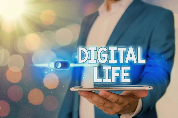 Rukopis Digital Life. Pojetí znamená žít ve světě propojeném přes Internet Multimédia. — Stock fotografie