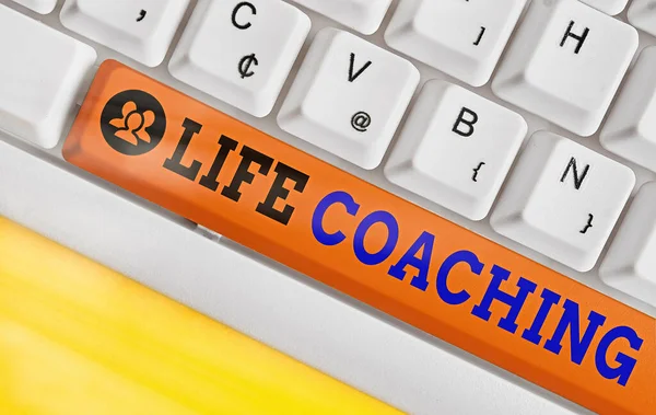 Εννοιολογική γραφή χεριών που δείχνει το Life Coaching. Business photo κείμενο ένα άτομο που απασχολούνται για να βοηθήσει στην επίτευξη των στόχων τους στην καριέρα. — Φωτογραφία Αρχείου