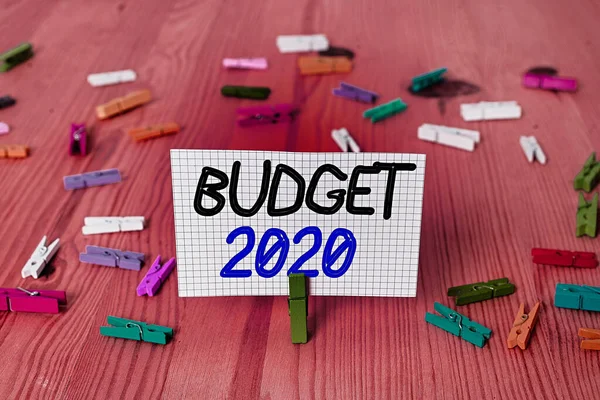 Handschrift Text Haushalt 2020. Konzept bedeutet Schätzung der Einnahmen und Ausgaben für das nächste oder laufende Jahr. — Stockfoto