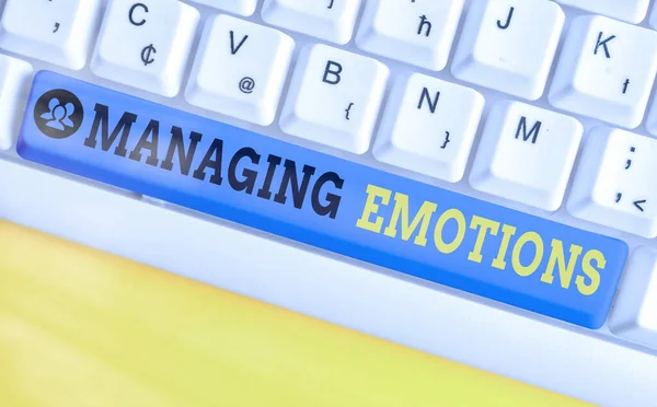 Signo de texto que muestra Managing Emotions. Capacidad de foto conceptual estar abierto a los sentimientos y modularlos en uno mismo . — Foto de Stock