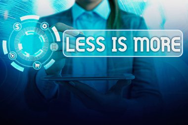 El yazısı daha az, daha çok yazar. Minimalist bir yaklaşımı ifade etmek için kullanılan kavram daha etkilidir..