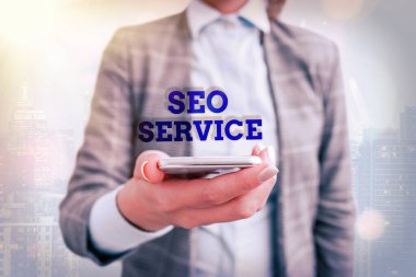 Seo Servisini gösteren kavramsal el yazısı. Web sitesinin görünürlüğünü arttırmak için iş fotoğrafı gösterme teknikleri ve prosedürleri.