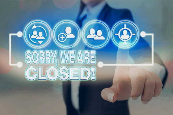 Escrita de mão conceitual mostrando Desculpe, estamos fechados. Foto de negócios mostrando pedir desculpas por desligar o negócio por tempo específico . — Fotografia de Stock