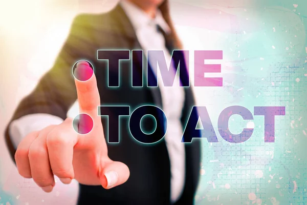 Escrevendo uma nota mostrando Time To Act. Foto de negócios mostrando o momento certo para começar a trabalhar ou fazer coisas imediatamente . — Fotografia de Stock