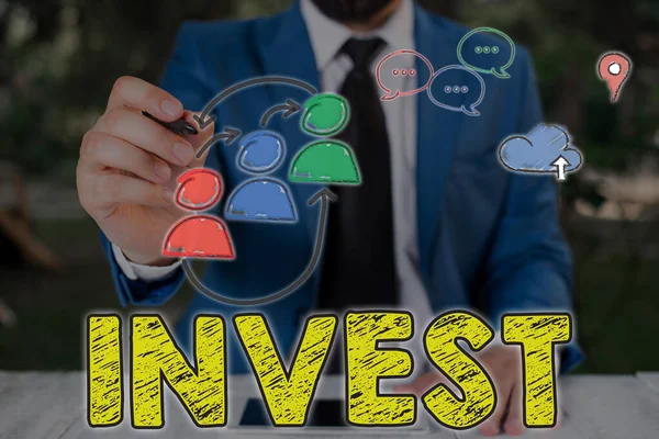 Schriftzug mit Invest. Business-Foto zeigt kommerzielles Unternehmen mit der Erwartung, einen Gewinn zu erzielen. — Stockfoto