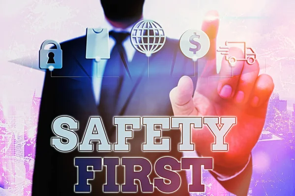 Escritura manual conceptual que muestra la seguridad primero. Texto de foto de negocios solía decir que lo más importante es estar seguro . —  Fotos de Stock