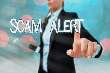 Scam Alert 'i gösteren not yazılıyor. İş fotoğraflarında istenmeyen e-postalar gösteriliyor. Ucuzluk ihtimali var..