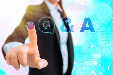 Q Ve A. Business fotoğrafını gösteren ve birinin soruları yanıtladığında bir zaman dilimini veya bir olayı gösteren not yazma.