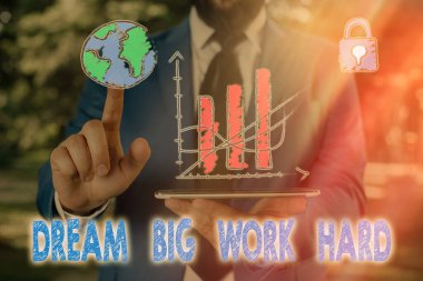 Dream Big Work Hard gösteren kavramsal el yazısı. Kendinize İnan ve hayalleri ve hedefleri takip İş fotoğraf vitrin.