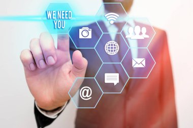 El yazısı metni Sana İhtiyacımız Var. Kavram anlamı, belirli bir iş veya hedef için birlikte çalışmasını istemek.