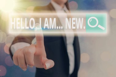 Merhaba Ben Yeniyim 'i gösteren kavramsal el yazısı. Kullanılan iş fotoğrafı gösterimi selamlama ya da telefon görüşmelerine başlayın.