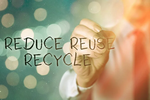 Написание текста Сокращение повторного использования Recycle. Бизнес-концепция экологически ответственного поведения потребителей . — стоковое фото