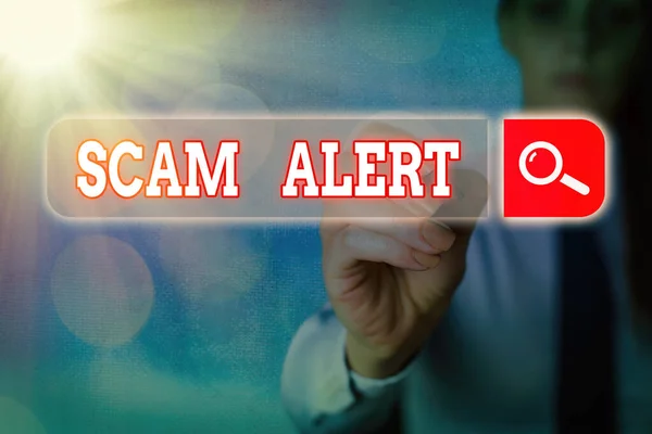 Schreiben Notiz mit Scam Alert. Geschäftsfoto mit unerwünschter E-Mail, die die Aussicht auf ein Schnäppchen für sich beansprucht. — Stockfoto