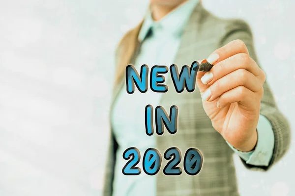 Texto de redação de palavras Novo Em 2020. Conceito de negócio para o que estará esperando ou nova criação para o ano 2020 . — Fotografia de Stock