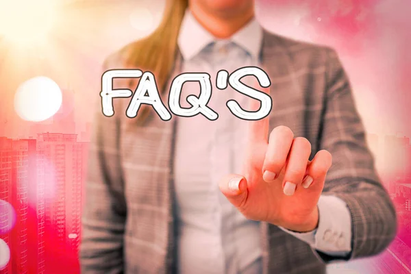 Handstil text handstil FAQ S. begrepp menande lista av ifrågasätter och svar som förbinder till bestämt, betvingar. — Stockfoto