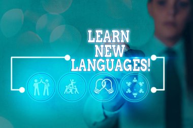 Yeni Diller Öğren'i gösteren not yazma. Yabancı lang iletişim yeteneği geliştirme vitrine İş fotoğraf.