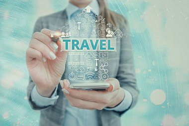 Metin yazma seyahati. Uzak coğrafi konumlar arasındaki hareketleri gösteren iş konsepti.