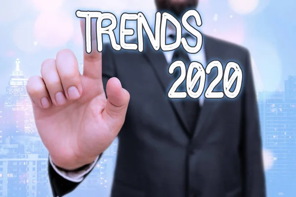 Schrijf notitie met de Trends 2020. Zakelijke foto waarin de algemene richting wordt belicht waarin iets zich ontwikkelt of verandert. — Stockfoto