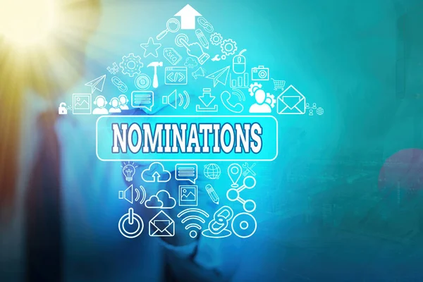 Schrijfbriefje met nominaties. Bedrijfsfoto presentatie actie van nomineren of staat wordt genomineerd voor de prijs. — Stockfoto