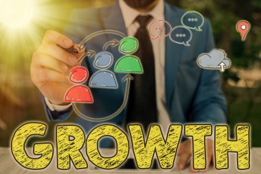 Büyüme gösteren Not yazma. İş fotoğraf boyutu veya suyu alma büyük yaşlanma artırma işlemi vitrine.