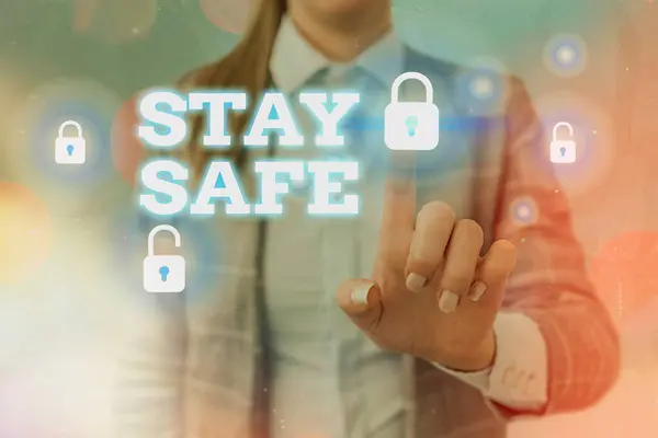 Kézírás szöveg írás Vigyázz magadra. Fogalom jelentése biztonságos a fenyegető veszély, kár vagy hely tartani tárgyak. — Stock Fotó