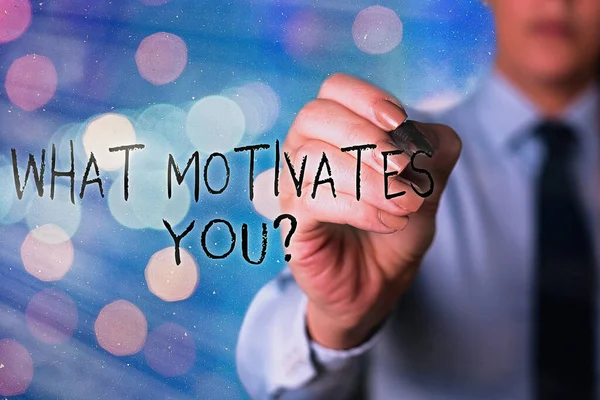 Teks tulisan kata Apa yang memotivasi Youquestion. Konsep bisnis untuk mengetahui alasan mengapa Anda ingin bangun setiap pagi . — Stok Foto