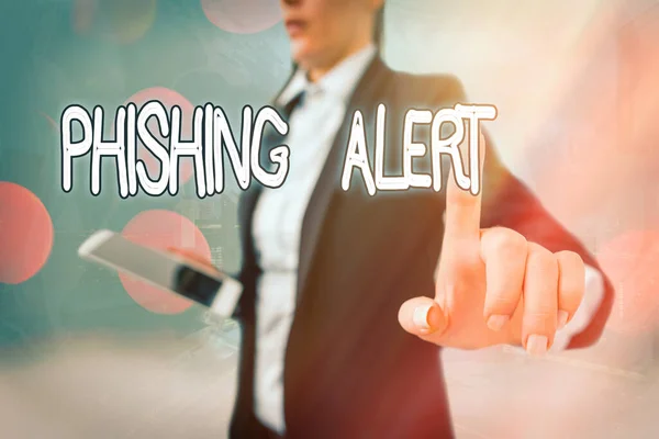 Schreibnotiz mit Phishing Alert. Geschäftsfotos zeigen betrügerischen Versuch, an sensible Informationen zu gelangen. — Stockfoto