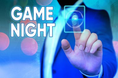 El yazısı metin Oyun Gecesi. Kavram anlamı genellikle onun arkadaşları ile poker gibi yetişkin oyun tarihlerinde denir.