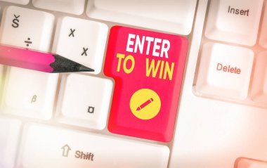 Enter To Win 'i gösteren metin işareti. Kavramsal fotoğraf ödül ya da kazanma şansı karşılığında bir şey takas ediyor..