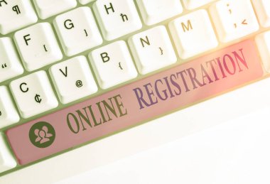 Online Kayıt 'ı gösteren bir not yazıyorum. İnternet üzerinden üye olmak veya kayıt yapmak için iş fotoğrafı görüntüleme sistemi.