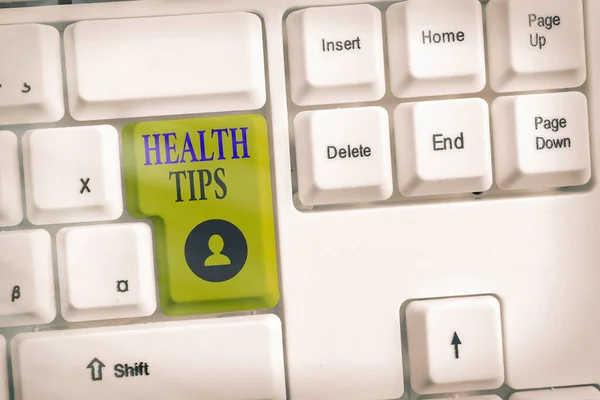 Schrijfbriefje met gezondheidstips. Bedrijfsfoto presentatie advies of informatie gegeven om behulpzaam te zijn bij het gezond zijn. — Stockfoto