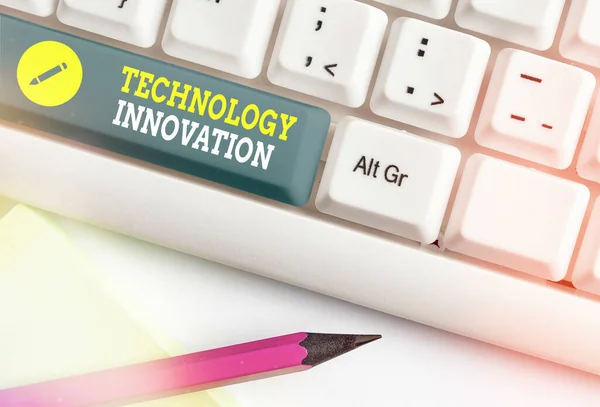 Ordskrivande text Teknologi Innovation. Affärsidé för betydande tekniska förändringar av produkter. — Stockfoto